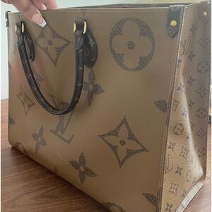 Louis Vuitton OntheGo GM.
